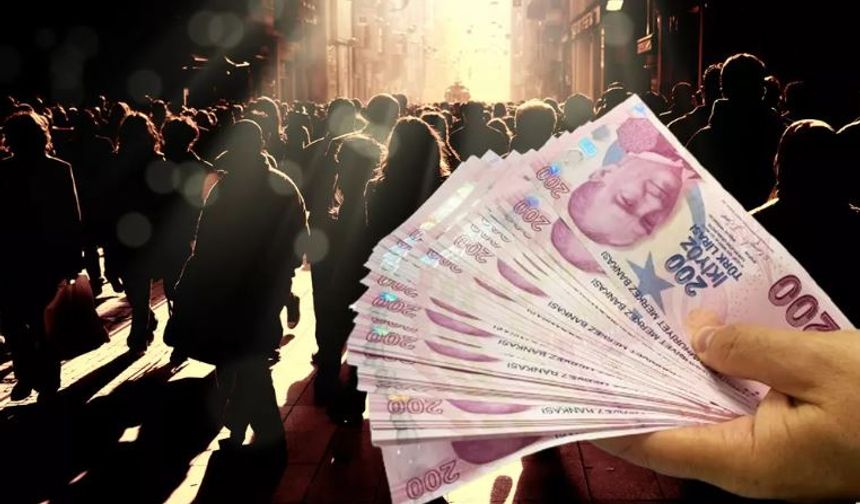 Üniversite mezunu olan herkesin yalnızca kendi alanında çalışmadığı biliniyordu. Ancak bir süredir bu durum, bir meslek özelinde daha çok dikkat çekmeye başladı. Son dönemde gözde meslekler arasına emlakçılık da girdi. Aralarında mühendislerin, memurların, öğretmenlerin de bulunduğu birçok kişi işini bırakıp bu alana yönelmeye başladı.

