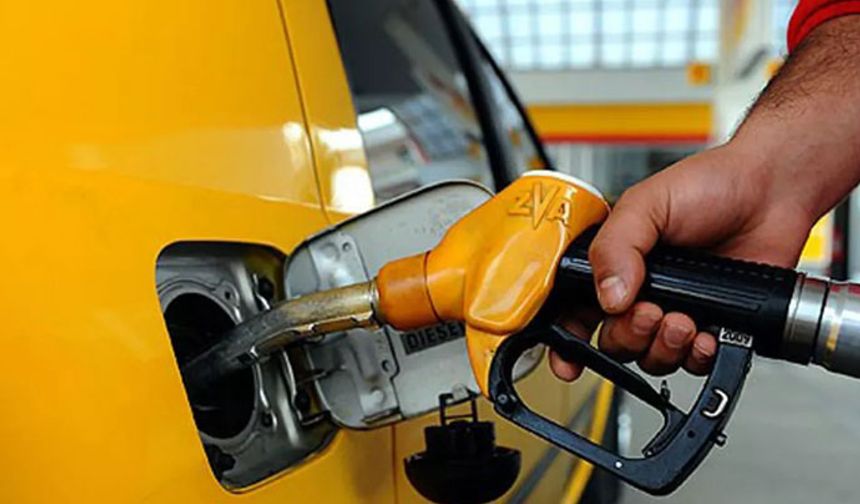 Küresel petrol piyasalarındaki dalgalanmalar ve Türkiye’deki ekonomik gelişmeler, akaryakıt fiyatlarının seyrini etkilemeye devam ediyor. 
Akaryakıt fiyatları, dövizdeki değişiklikler ve brent petrol fiyatlarıyla doğru orantılı olarak artış gösteriyor. 