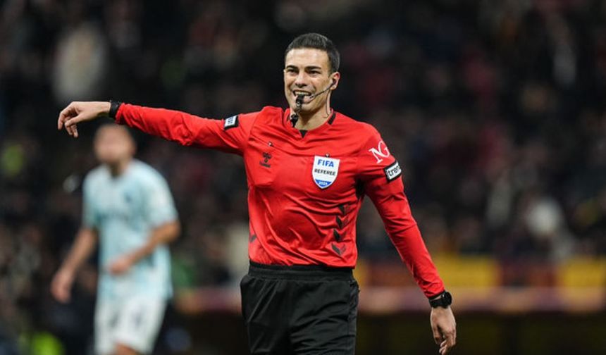 VAR DAVET ETMEMİŞ

VAR hakemi Jakob Sundberg'in Mertens'in penaltı pozisyonunda maçın hakemi Oğuzhan Çakır'ı pozisyonu incelemeye davet etmediği de böylece netleşmiş oldu.