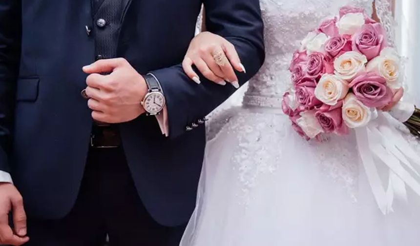 Yıllara göre ortalama ilk evlenme yaşı incelendiğinde, her iki cinsiyette de ilk evlenme yaşının arttığı görüldü. 