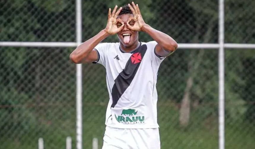 Fenerbahçe, ara transfer döneminin sona ermesine saatler kala Brezilya ekibi CR Vasco da Gama'dan 20 yaşındaki Gabriel Souza ile anlaşma sağladı. 