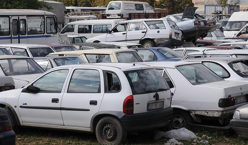 YENİDEN GÜNDEMDE

Eski araçların trafikten çekilerek çevre dostu ve daha güvenli araçların kullanımını teşvik eden hurda teşviki yeniden gündeme geldi.
