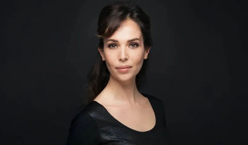 46 yaşındaki oyuncu Esra Ronabar önümüzdeki bölümlerde dizinin kadrosuna dahil olacak.