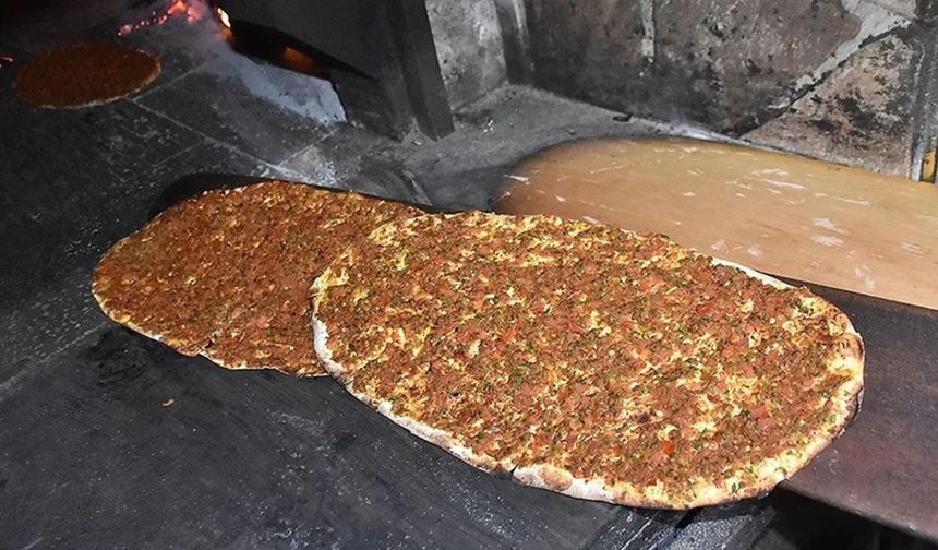 Bir firmanın çiğ lahmacun harcında uygunsuzluk tespit edildi.

