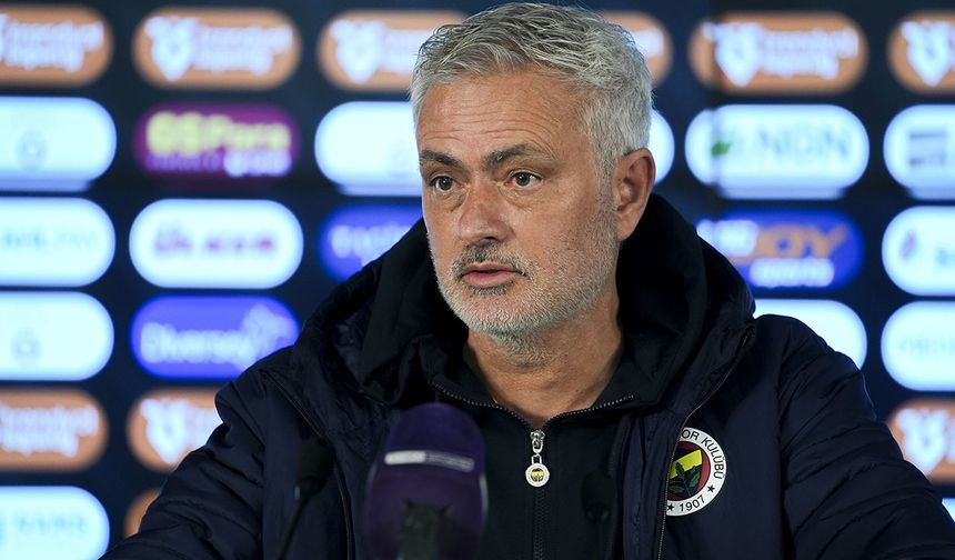 MOURINHO’YA SUUDİ ARABİSTAN’DAN İLGİ VAR

Sabuncuoğlu’nun aktardığı bilgiler şöyle:

“Çok haber çıktı ama Brezilya Milli Takımı’nın teklif yaptığını duymadım. Arabistan’dan izleyen takımlar var. Biri üst lige çıkmak isteyen takım. Diğeri de Suudi Pro Ligi’nden bir takım.”