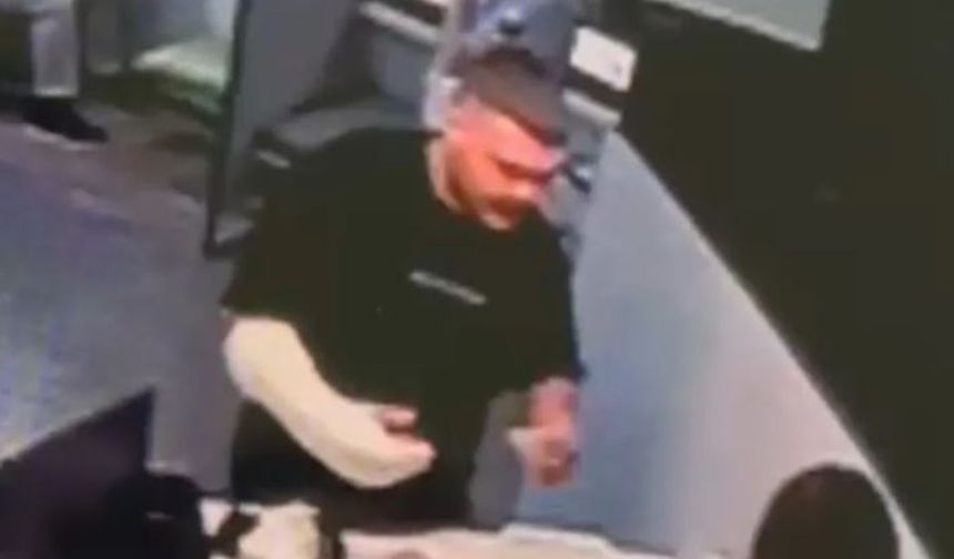 Talihsiz kadın, eşinin izlenmesi için internette araştırma yapıyordu. "Özel dedektiflik ve dijital takip hizmetleri" başlıklı bir linke tıklayan kadın, kendilerini dedektif olarak tanıtan şüphelilerle iletişime geçti. Sahte dedektifler, araştırmalarında 'gizli' ve 'ileri teknoloji' yöntemleri kullandıklarını iddia ederek kadını ikna etti.


