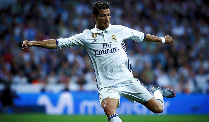 1- Cristiano Ronaldo - 943 gol 
