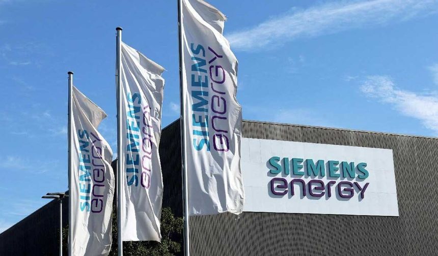 Almanya merkezli Siemens Enerji, özellikle İspanya'da 130 çalışanı ve Türkiye'deki bir araştırma-geliştirme tesisindeki 100 kişilik ekipten yaklaşık 60'ını işten çıkarmaya hazırlanıyor. Sözcü'de yer alan habere göre; şirketin, bu hamleyi zarar ettiği için aldığı iddia edildi. Bu kapsamda zararların azaltılması ve operasyonel verimliliğin artırılması amaçlanıyor. Adı gizli tutulan bir kaynağa göre, bu kararlar, daha büyük çaplı işten çıkarmaların öncesinde atılan adımlar arasında yer alıyor.