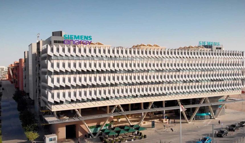 ALMANYA VE İSPANYA'DAKİ ANLAŞMALAR 
Siemens Enerji, Almanya ve İspanya’daki çalışan temsilcileriyle maliyet tasarrufu sağlamak adına anlaşmalar yapmayı başardığını duyurdu. Şirket, Gamesa'nın entegrasyon sürecinde hedeflediği tasarrufları gerçekleştirmeye yönelik ilerlediğini belirtti, ancak bu anlaşmaların detaylarına dair herhangi bir açıklama yapmadı.