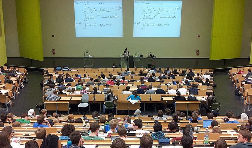 ODTÜ Enformatik Enstitüsü bünyesinde yer alan University Ranking by Academic Performance (URAP) Araştırma Laboratuvarınca açıklanan "dünyanın en iyi 3 bin üniversitesi" sıralamasında ilk 1000'de Türkiye'den 11 üniversite yer aldı. Birçok vatandaş tarafından "Dünyanın en iyi üniversitesi hangisi?" ve "İlk 1000'e Türkiye'den hangi  üniversiteler girdi?" sorularının yanıtı merak konusu oldu. İşte detaylar... 
