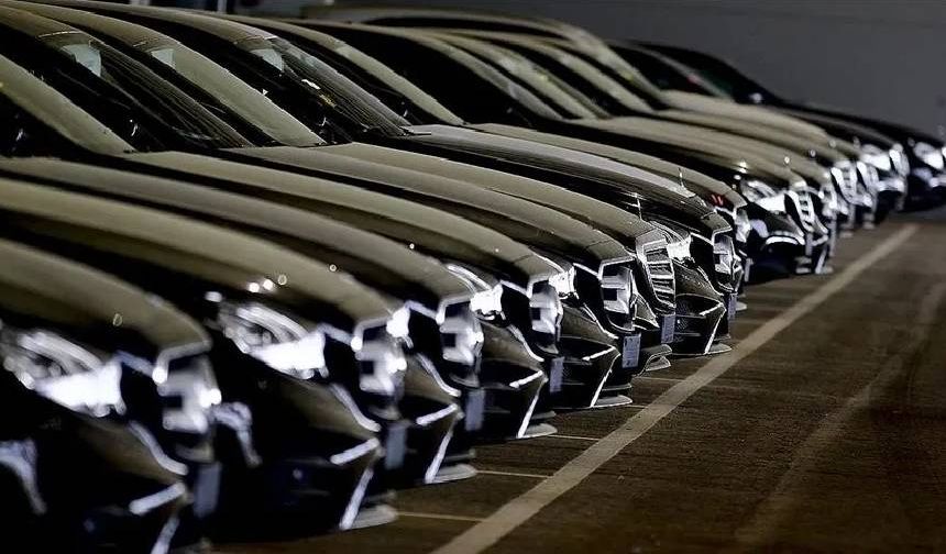 2021'de trafiğe kayıtlı 13,7 milyon otomobil bulurken, bunun 5,2 milyonunu dizel otomobiller oluşturdu. Bu dönemde dizel otomobillerin toplam otomobiller içindeki payı yüzde 37,6'ya geriledi. 2020'de bu oran yüzde 38,3 olarak kayıtlara geçmişti.

