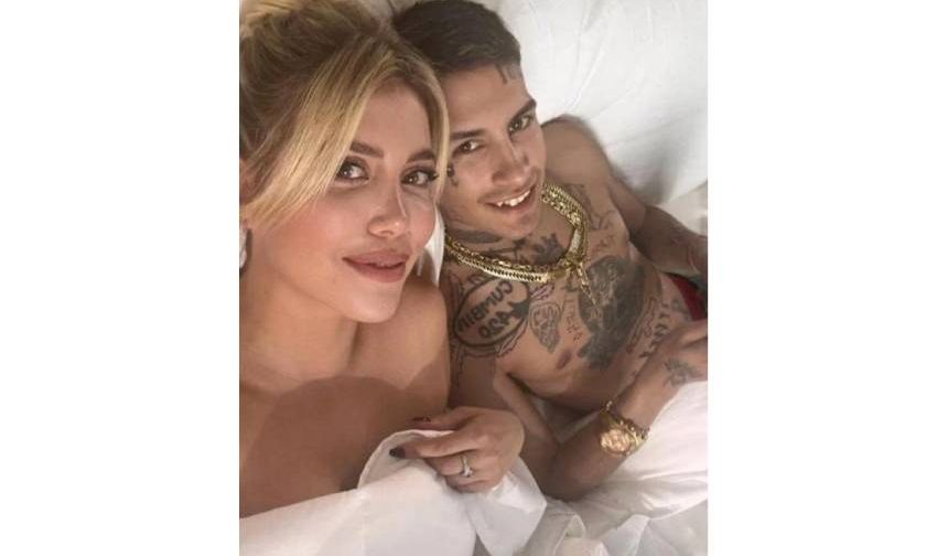 Icardi ile resmi olarak evliliği devam ederken  kendisinden yaşça küçük rapçi L-Gante ile aşk yaşamaya başlamıştı. Bir süre ayrılan çift, daha sonra yeniden barıştı. 