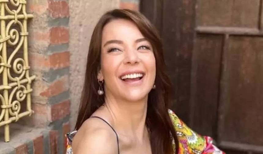 Gündüz kuşağının en çok izlenen programlarından biri olan Gelinim Mutfakta'nın sevilen sunucusu Nursel Ergin yarışmayı bir anda bırakmış ve gidişiyle herkesi üzmüştü.

