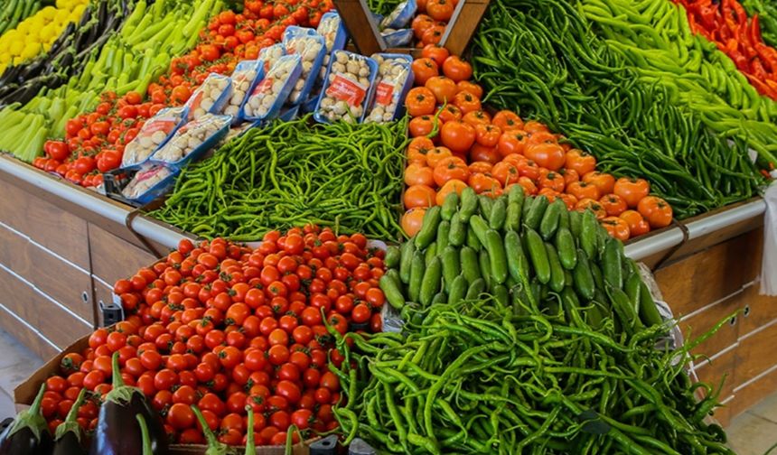 Sebze: Düşük enerji, yüksek vitamin, mineral, lif, fitobesin ve su içeriği ile sağlıklı bir seçenektir, kan şekeri ve kolesterolü dengeler.