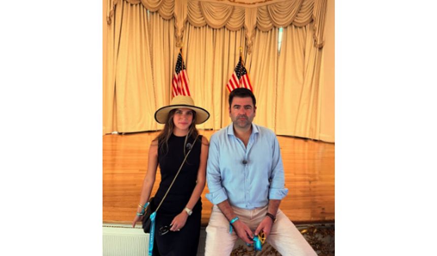Ceyda Ateş, söz konusu paylaşımda şu ifadelere yer verdi: 

"ABD Başkanı Donald Trump'ın evindeki davetten fotoğraflar. Sürpriz sonlu. Görüntüler yakında YouTube kanalımızda. Vanilla Ice Türkiye'yi çok sevdiğini söyledi."
