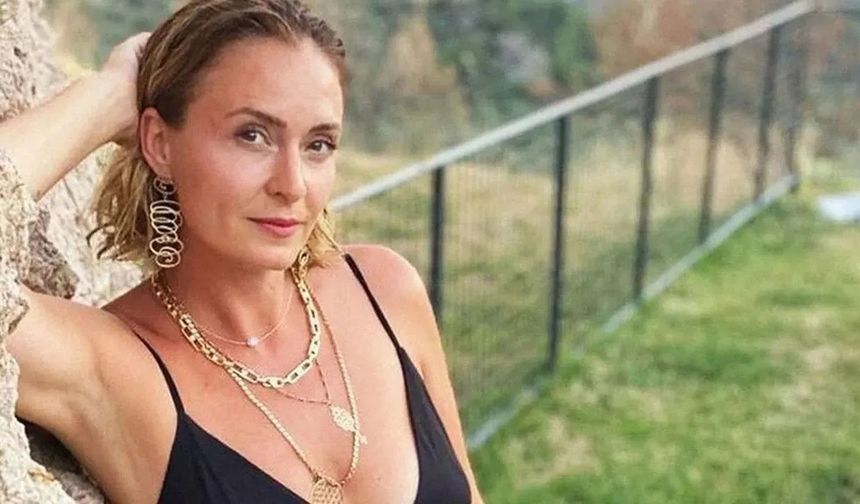 NTV'de yayınlanan 'Bambaşka Sohbetler' programının sunuculuğunu üstlenen Ceyda Düvenci, sosyal medya hesabından yaptığı paylaşımda, sevgilisi Güçlü Mete ile ilişkilerinin birinci yıl dönümünü kutladı.