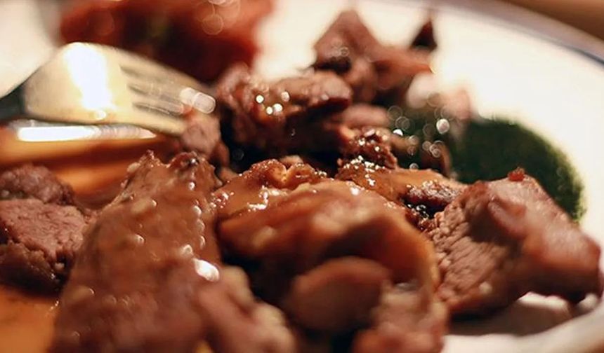 Tarım ve Orman Bakanlığı tarafından yayımlanan "Sağlığı Tehlikeye Düşürecek Gıdalar" listesi gündemdeki yerini korumaya devam ediyor. Söz konusu listede "domuz eti" tespiti nedeniyle uygunsuz bulunan ürünler de yer alıyor. Birçok vatandaş tarafından "Hangi firmaların ürünlerinde "domuz eti" tespit edildi?" sorusunun yanıtı araştırılmaya başlandı. İşte, merak edilen sorunun yanıtı...

