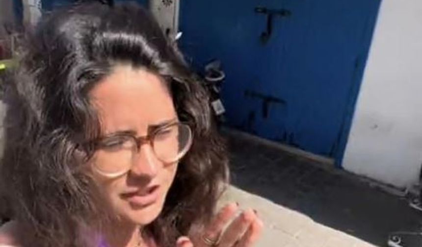 Genç kadın, Fas seyahati sırasında sokakta yürürken sürekli sözlü tacize maruz kaldığını belirtti. Paylaştığı videoda, "Tek başına Fas'ta seyahat eden bir kadın olarak birçok erkeğin size baktığını, 'seksi' diye seslendiğini fark ediyorsunuz. Ne giydiğinizin hiçbir önemi yok, uzun da olsa kısa da olsa kadın olduğunuz için bir şeyler söyleyecekler" dedi.

