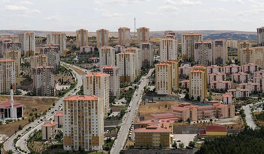 Ev sahibi olmak isteyen birçok vatandaş tarafından konut kredisi faiz oranları araştırılıyor.