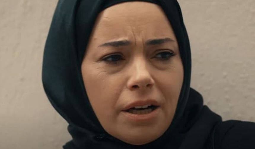 Özgü Namal oyunculuğa 9 yıl ara verip köye yerleştiği dönemle ilgili şunları söyledi: 

“Her şeyden uzaklaşma hissi uzun zaman önce gelmişti, bir müddet bunu sindirmekle uğraştım. Sonrası hayatın akışı… Eşimle tanışmam, o süreçte babamın kaybı, arkasından altı ay sonra hamile kalmam… Çocukları şehir dışında büyütmeye karar vermemiz derken süreç öyle aktı ve biz kendimizi köy hayatının içinde bulduk. Doğada çocuk büyütmek olağanüstü bir deneyimdi. Hem başka türlü bir kadına, hem anneye dönüşmek, hem eşliği deneyimlemek, hem de şöhretin yükünden kurtulup ara vermek dönüştüren bir deneyime yol açtı.”