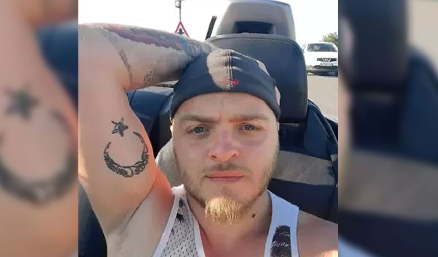Olay, Edirne'nin Uzunköprü ilçesine bağlı Kurttepe köyünde akşam saatlerinde meydana geldi. Edinilen bilgiye göre, Tekirdağ’ın Çorlu ilçesinde yaşayan Birol Barış, komşusu ve arkadaşı M.A.’dan hafta sonu kalmak için Kurttepe köyündeki evinin anahtarını istedi. M.A.’dan anahtarı alan Barış, dün sabah saatlerinde köye gitti. M.A. da bugün, akşam saatlerinde köye giderek Barış’ı aradı. Arkadaşının telefonlara cevap vermemesi ve evin kapısını açmaması üzerine şüphelenen M.A., camı zorlayarak girdiği evde Birol Barış’ı kemerle soba borusuna asılı halde buldu.