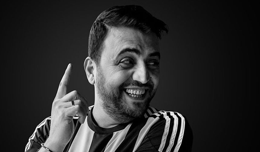 Kardeş Payı, İşler Güçler gibi birçok yapımla seyircinin gönlüne taht kuran Şinasi Yurtsever, 51 yaşında mide kanseri nedeniyle hayatını kaybetti.

