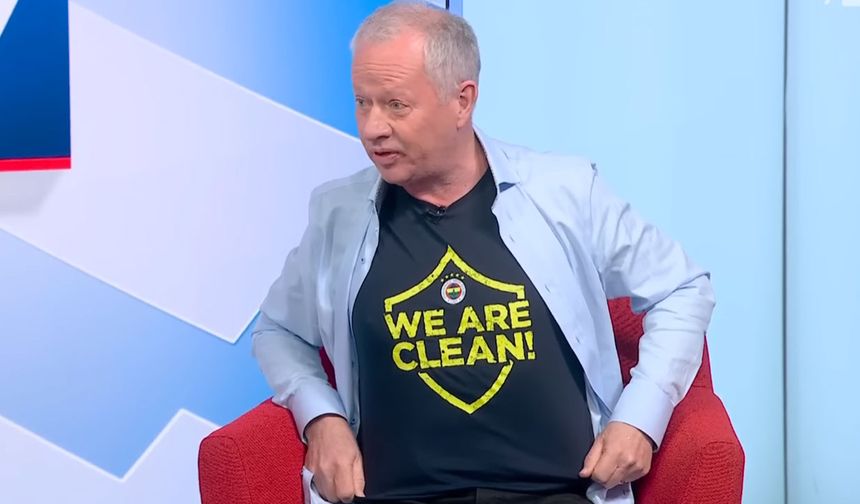 İngiliz gazeteci Gary Cotterill, Fenerbahçe'nin geçtiğimiz günlerde satışa sunduğu "We are clean" cümlesinin yer aldığı tişörtle Sky Sports canlı yayınına katıldı.

