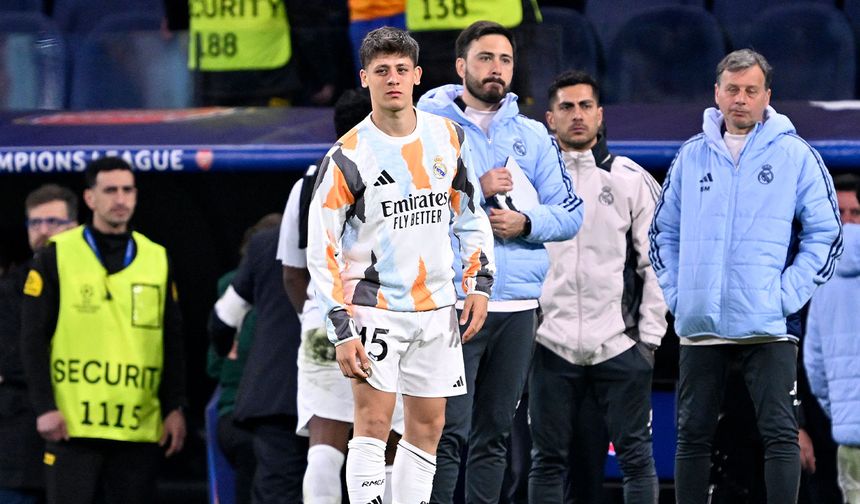 Arda'nın, Ancelotti'nin kalması halinde gelecek sezon Real Madrid'den kiralık olarak ayrılmayı planladığı ancak İtalyan hocanın Brezilya Milli Takımı'yla anlaşmasının ardından Türk futbolcu için işlerin değiştiği ileri sürüldü.

OK Diario'da yer alan habere göre; Xabi Alonso'nun Real Madrid'de teknik direktörlük görevine getirilmesinin hemen hemen kesin olması Arda Güler'in kararını değiştirdi.