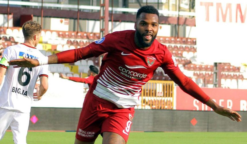 Süper Lig'de bir dönem Hatayspor'un formasını giyen ve gol kralı olarak Türk futbol tarihine geçen Aaron Boupendza, Çin'deki bir binanın 11. katından yere düşerek hayatını kaybetti. 