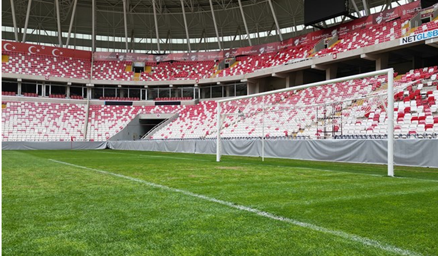 Hafta içerisinde Türkiye-Slovenya kadın milli takımlarının maçına da ev sahipliği yapan stat zemininin iyi durumda olduğu görüldü.

Stadın tribünlerinde görevliler tarafından temizlik çalışması yapıldı. Stadın son durumu havadan dron ile de görüntülendi.
