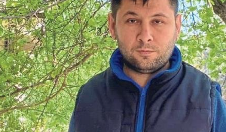 “GÜVEN DUYDUĞU BİR KİŞİ SAYESİNDE BAŞLADIM”

Yeni Asır’dan Kazım Yörükçe’nin haberine göre, sistem başlangıçta sorunsuz işleyip kazanç vadederek güven kazandı. Ancak ilerleyen süreçte dolandırıcılık ağına dönüşen yapı, çok sayıda kişiyi mağdur etti. Mağdurlardan biri olan Mustafa Bozdağ, güven ilişkisi kurduğu bir kişinin yönlendirmesiyle sisteme dahil olduğunu ve sosyal medya üzerinden kurulan bu bağ sayesinde dolandırıldığını ifade etti.