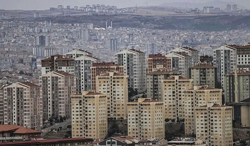 Ev sahibi olmak isteyen birçok vatandaş tarafından konut kredisi faiz oranları araştırılıyor.
