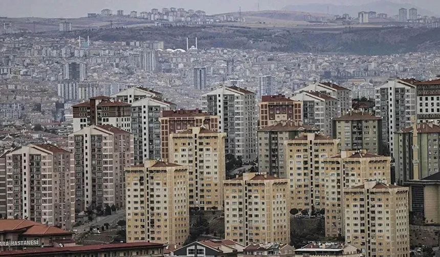 Ev sahibi olmak isteyen birçok vatandaş tarafından konut kredisi faiz oranları araştırılıyor.