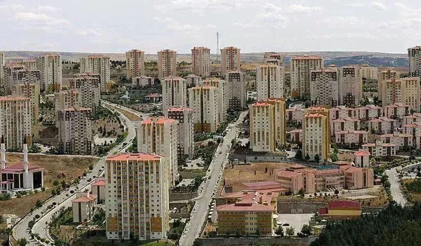 Ev sahibi olmak isteyen birçok vatandaş tarafından konut kredisi faiz oranları araştırılıyor.