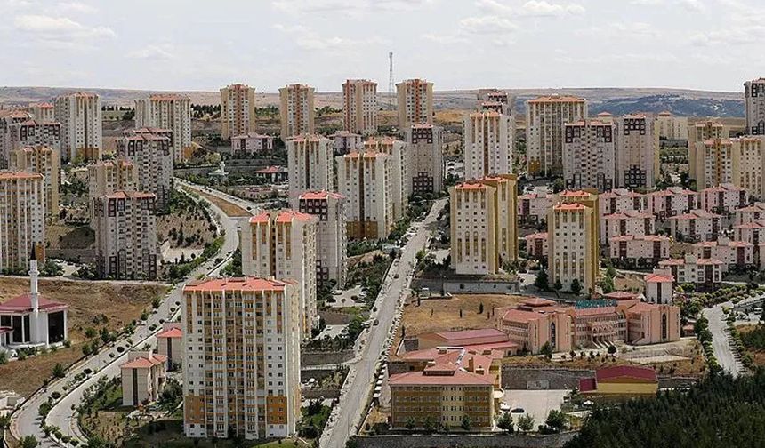 Ev sahibi olmak isteyen birçok vatandaş tarafından konut kredisi faiz oranları araştırılıyor.