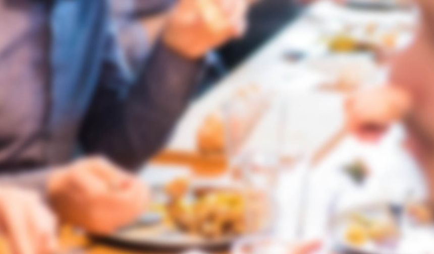 ÜÇ SERVİSLİK BİR AKŞAM YEMEĞİ HAZIRLADI

4.000'den fazla sağlık iddiasını titizlikle değerlendiren Dr. Berryman, bu iddiaları sadece 222'ye indirerek, sonunda besin değeri yüksek üç servislik bir akşam yemeği hazırladı.