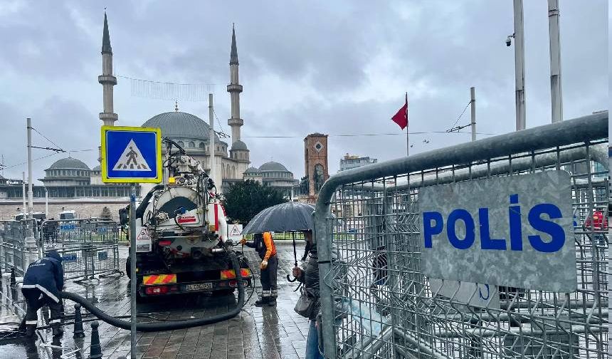 Meydanı tamamen çevreleyen bariyerler mart ayı sonunda bazı noktalarda açılarak tek tek yayaların meydana giriş çıkışlarına imkân sağlandı. Meydanın Mete Caddesi, Kazancı Yokuşu, İstiklal Caddesi, Tarlabaşı, Talimhane ve Elmadağ girişlerinde açılan bariyerlerden tek tek yayaların geçişine izin verildi, ancak olası grup girişlerine karşı bariyerlerin tamamı kaldırılmadı.
