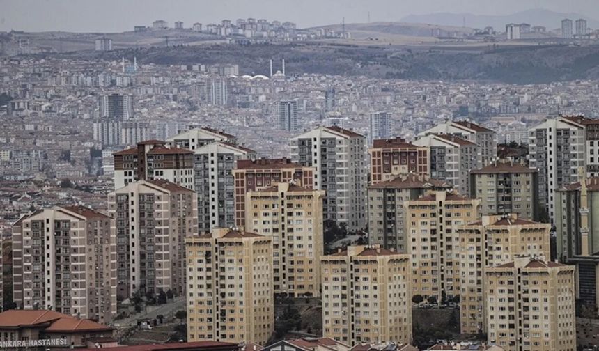 Ev sahibi olmak isteyen birçok vatandaş tarafından konut kredisi faiz oranları araştırılıyor.