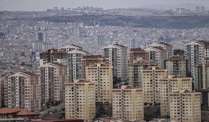 Ev sahibi olmak isteyen birçok vatandaş tarafından konut kredisi faiz oranları araştırılıyor.