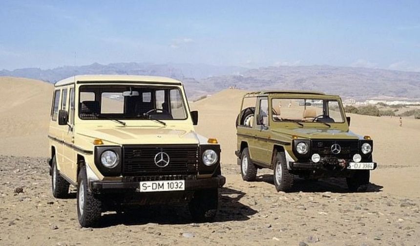 10. Mercedes G-Serisi - 38 yıl (1979-2017) 

Piyasadaki en ikonik otomobil isimlerinden biri olan G-Serisi savaş için üretilmiş bir motor ile öne çıktı. G-Wagon lüksün eşanlamlısı haline geldi ancak başlangıçta hem askeri hem de sivil kullanıma uygun çevik bir arazi aracı olarak geliştirildi. Mercedes ve Steyr-Daimler-Puch bu yetenekli otomobili üretmek için Galandefahrzeug-Gesselschaft adlı ortak bir şirket kurdular ve 1979'da ilk G-Serisi hazırlandı. 2017 yılında tamamen yenilenene kadar 38 yıl boyunca neredeyse hiç değişmeden kaldı ve 2018 yılında yepyeni temellerle yepyeni bir model olarak piyasaya sürüldü.