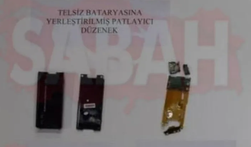 İsrail'in istihbarat servisi Mossad'ın geçtiğimiz yıl 17 Eylül'de Lübnan'da gerçekleştirdiği eş zamanlı patlamalar dünya gündemini sarstı. Hizbullah mensuplarının kullanımında olan çağrı cihazlarında eş zamanlı patlamalar meydana geldi. Patlamalarda 2'si çocuk 12 kişi hayatını kaybetti, 300 kadarı ağır yaklaşık 2 bin 800 kişi yaralandı. 18 Eylül'de de yine aynı şekilde telsizlerin patlatılması sonucu da 25 kişi öldü, 450'den fazla kişi yaralandı.

İddiaya göre Mossad, Hizbullah'ın satın alacağı çağrı cihazlarına önceden ulaşarak çok sayıda patlayıcıyı bu çağrı cihazlarına yerleştirdi. Tayvan merkezli Gold Apollo şirketi, patlatılan çağrı cihazlarını üreten firma olarak Macar ortağı 'Bac Consulting KFT' isimli firmayı işaret etti. Ancak bu firmanın da İsrail tarafından paravan bir şirket olarak kurdurulduğu iddia edildi.
