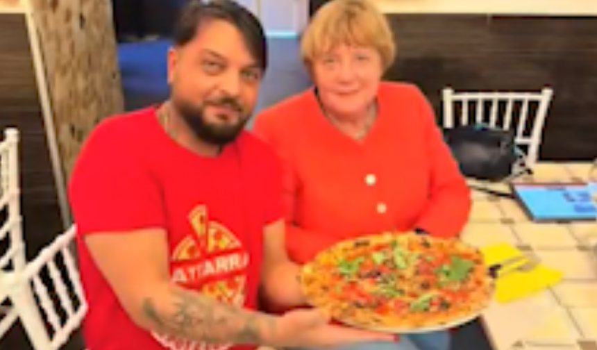 16 yıl başbakanlık yapan Merkel tek başına pizzacıya gitti