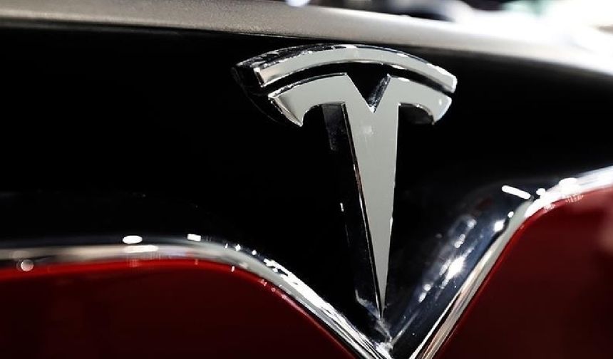 28. Tesla Model S – Elektrikli bir örnek

Almanya'da Hansjörg von Gemmingen isimli kullanıcı, Model S P85'i ile 2022 itibariyle 1.5 milyon km’yi aştı.

Batarya ve motor değişimleri olmuş, ancak şasi ve iç mekan büyük ölçüde korunmuş.