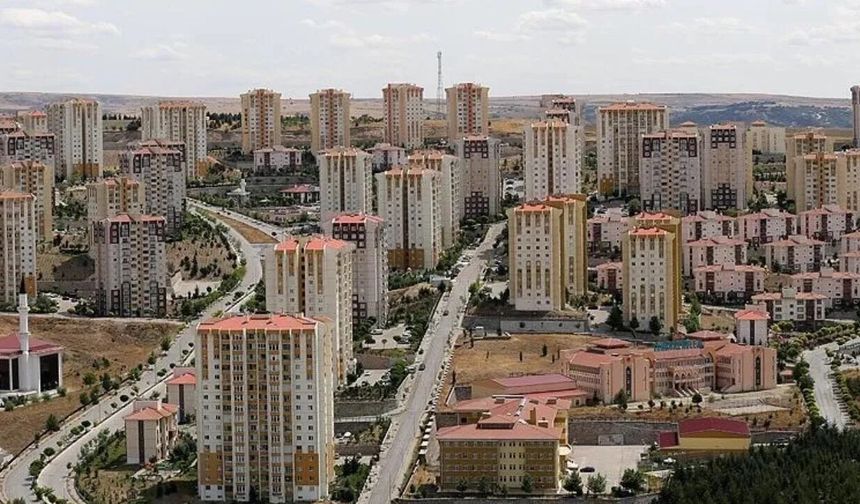 Ev sahibi olmak isteyen birçok vatandaş tarafından konut kredisi faiz oranları araştırılıyor.