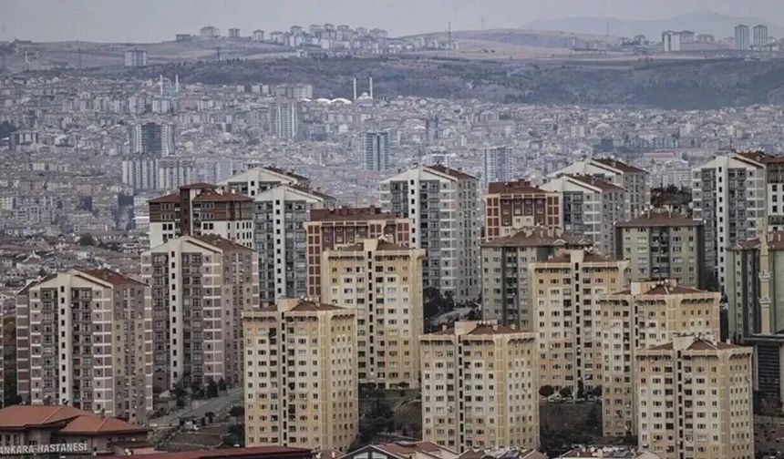 Ev sahibi olmak isteyen birçok vatandaş tarafından konut kredisi faiz oranları araştırılıyor.
