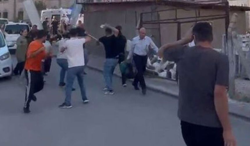 Ortalık savaş alanına döndü! Taşlı ve sopalı kavgada 6 yaralı