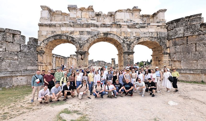 Kızıl Ordu Korosu Denizli’ye hayran kaldı