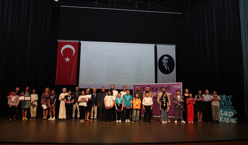 Boyları kadar kitap okudular, ödülleri kaptılar