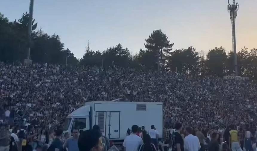 ODTÜ'de geleneksel 'devrim yürüyüşü'