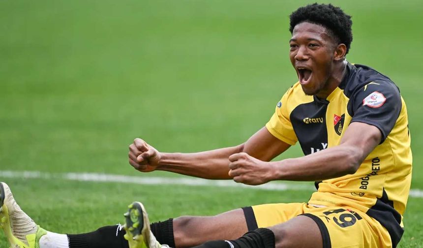 Türkiye'ye üniversite eğitimi almak için gelen ve burada sürpriz bir şekilde profesyonel futbolcu olan 22 yaşındaki Gaoussou Diarra, 1. Lig ekibi İstanbulspor'da 15 gol atıp, 2 asist yaparak sezona damga vurmuştu.

